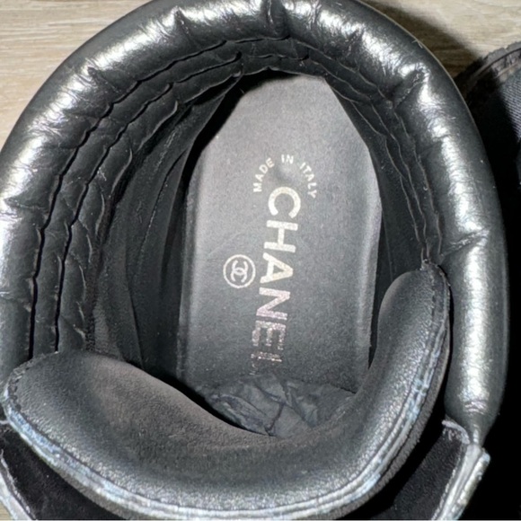 CHANEL Combat Calfskin Grosgrain Quilted Lace Up Boots Size 37 - Picture 13 of 17